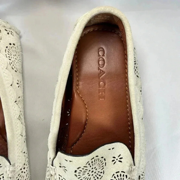 Coach Scallop Medallion Size 7B Suede Loafers Cream Laser Cut Luxury Driving - Picture 4 of 11